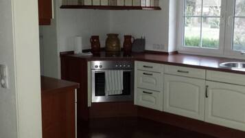 Fridge, stovetop, dishwasher, coffee/tea maker