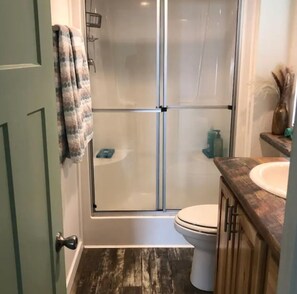 Shower, towels, soap, shampoo - “Little Salt” GREAT LOCATION on intercoastal! Catch fish from backyard  (Bay city)