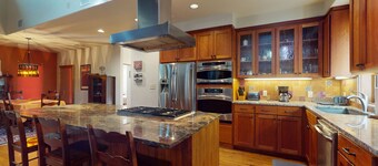 Charming home with balcony, firepit, & 2 living rooms - near dining & music