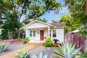 Exterior - Lavish home with firepit - 1 block to cafes, fine dining, shops & entertainment (Austin)