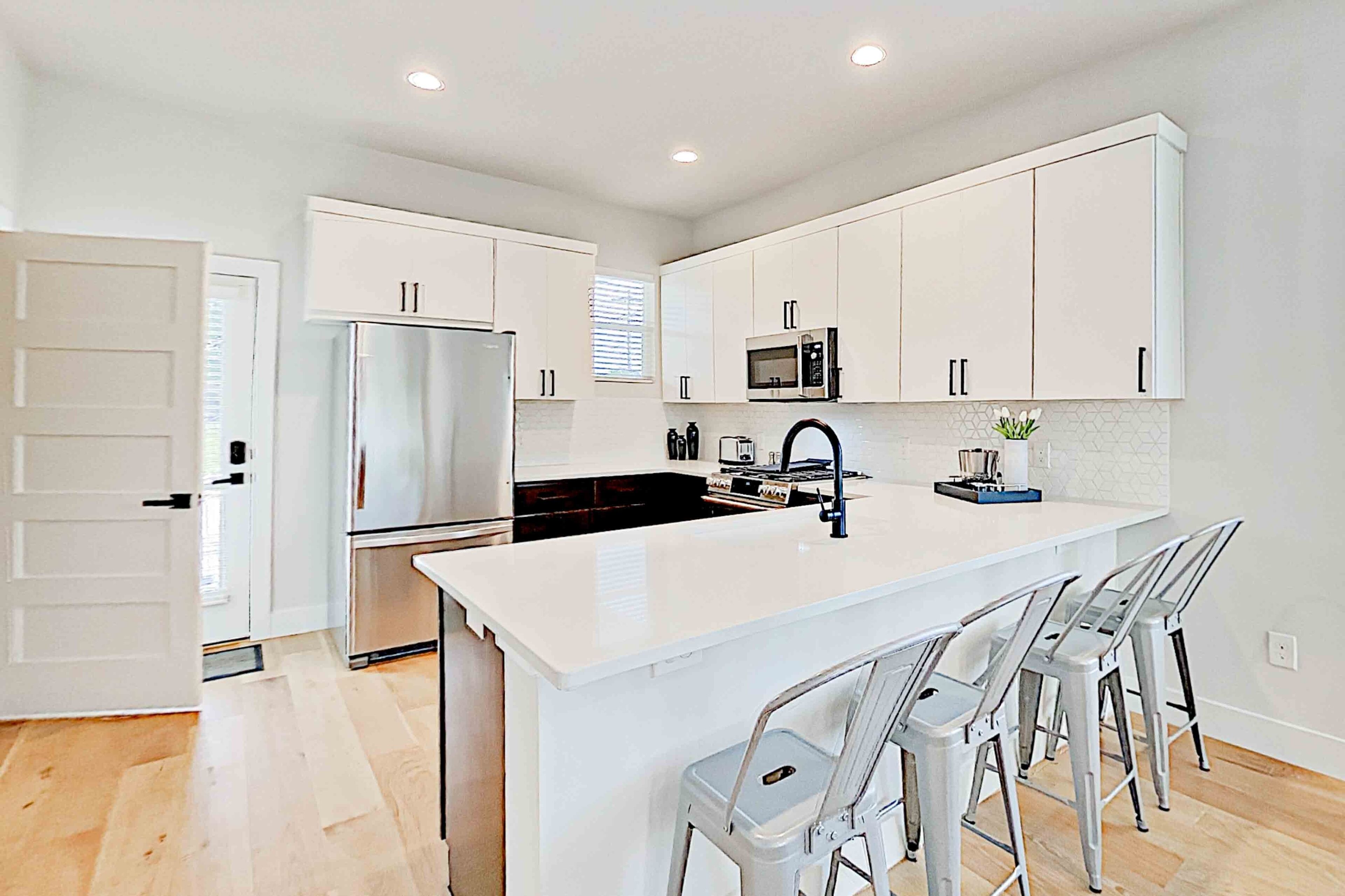 Frigorifero, microonde, forno, piano cottura