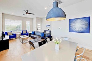 TV, computer monitors - Lavish eastside retreat with private rooftop deck near dining & entertainment (Austin)