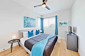 2 bedrooms, iron/ironing board, WiFi, bed sheets - Lavish eastside retreat with private rooftop deck near dining & entertainment (Austin)