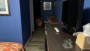 Habitación doble | Escritorio, cortinas opacas, tabla de planchar con plancha y wifi gratis