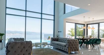 5 Bedroom hillside Villa with pool & stunning Sea view