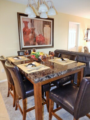 Dining - Close to golf, shows & 76th Blvd. Great view overlooking Branson! (Branson)