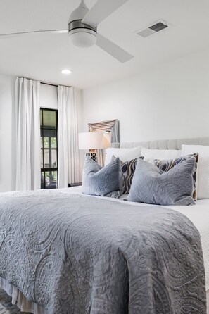 3 slaapkamers, een strijkplank/strijkijzer, reisbedje, gratis wifi