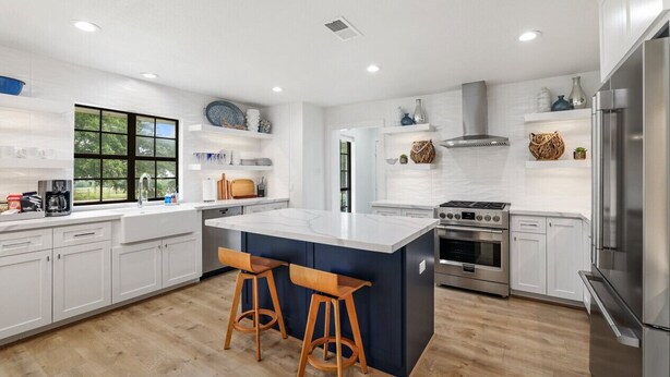 Coffee/tea maker, fridge, microwave, oven - Fire Pits & S'mores|Secluded 7 miles to Round Top! (Fayetteville)