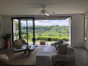 Smart TV - Entire Villa / Minutes to Parque Del Café / Salento (tebaida)