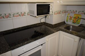 Réfrigérateur, micro-ondes, four, lave-vaisselle