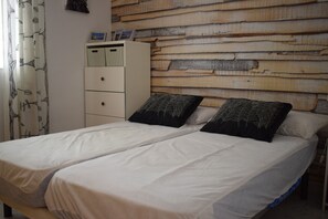 1 chambre, fer et planche Ă repasser, Wi-Fi gratuit, draps fournis