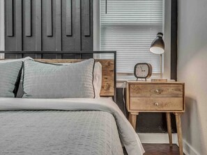 3 habitaciones, escritorio, tabla de planchar con plancha y wifi gratis 