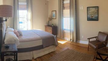 5 bedrooms, iron/ironing board, WiFi, bed sheets