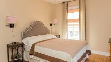 5 bedrooms, iron/ironing board, WiFi, bed sheets