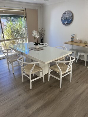 Dining - House Nelson bay 2min walk to Shops (Nelson Bay)