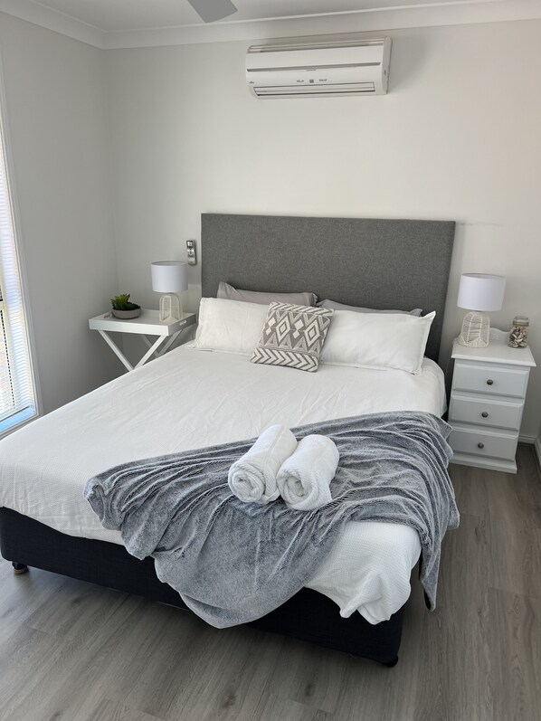 3 bedrooms, desk, free WiFi, bed sheets