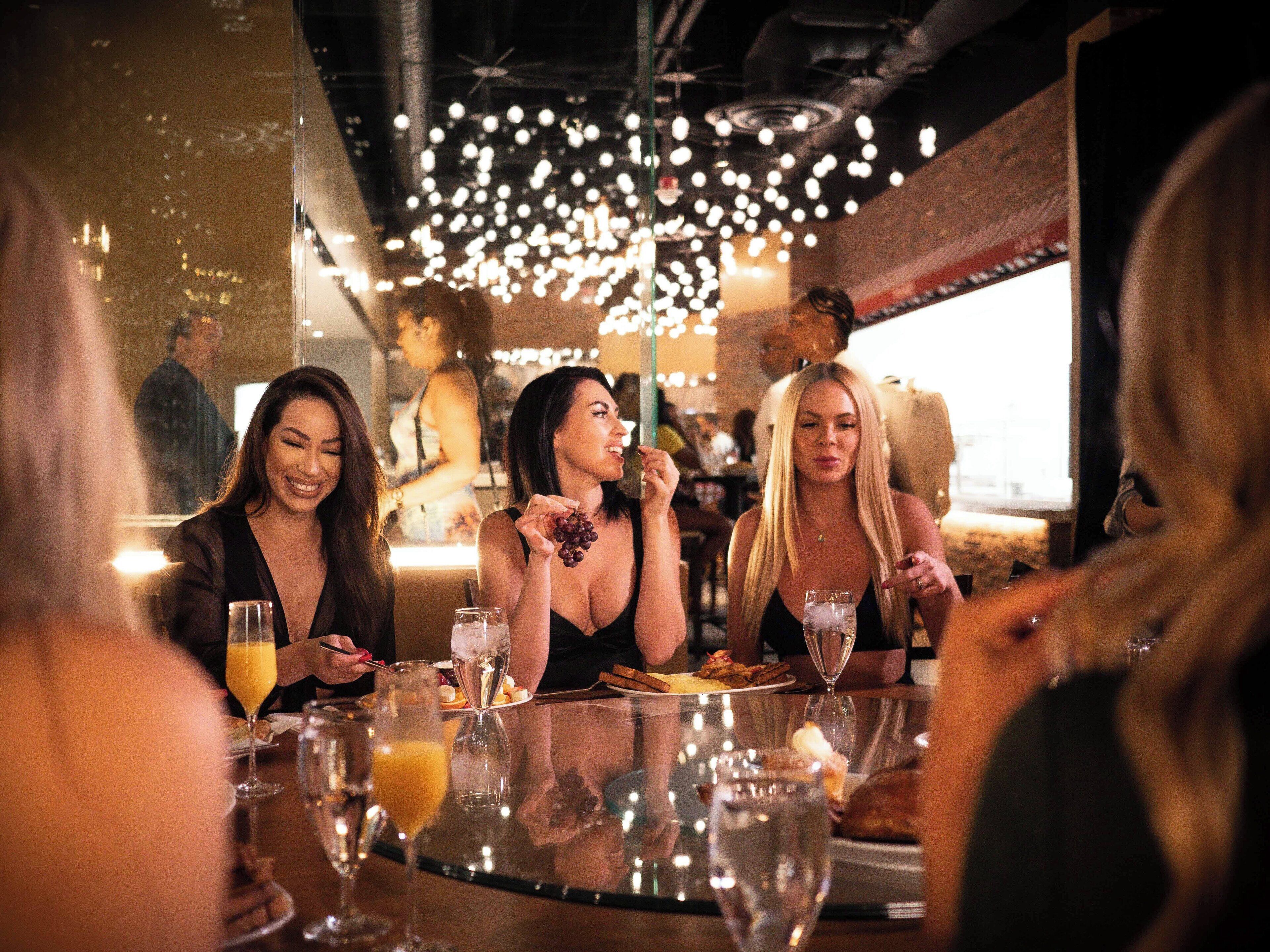 2 restaurants; breakfast, lunch, dinner, and brunch served