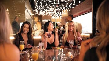 2 restaurants; breakfast, lunch, dinner, and brunch served