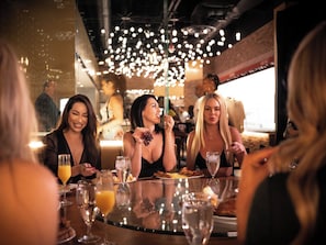2 restaurants; breakfast, lunch, dinner, and brunch served - Ahern Hotel Las Vegas (Las Vegas)