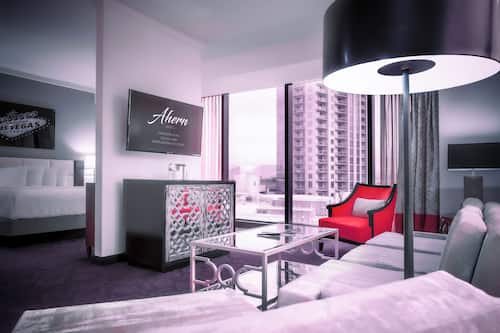Signature Suite | Living area