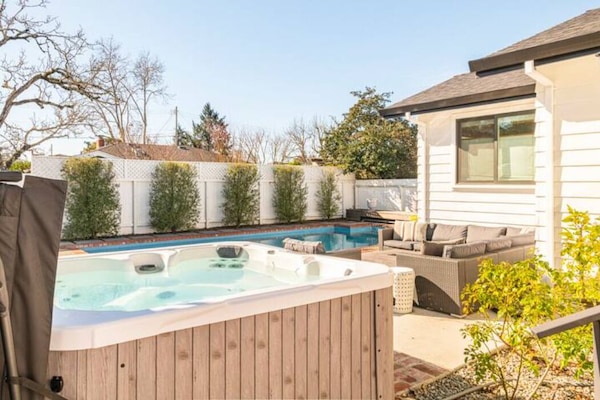 Tina de hidromasaje al aire libre