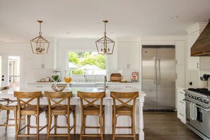 冰箱、微波炉、烤箱、炉灶