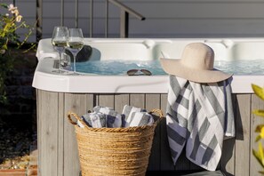 مغطس سبا خارجي