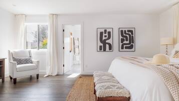 4 slaapkamers, een bureau, een strijkplank/strijkijzer, gratis wifi