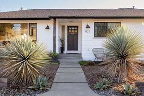 Exterior detail - Wine Country Retreat with Heated Pool, Spa, Fire Pit & Game Room (Santa Rosa)