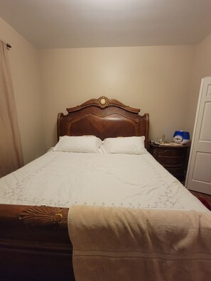 3 bedrooms, iron/ironing board, WiFi, bed sheets