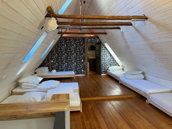 5 slaapkamers, een strijkplank/strijkijzer, reisbedje, gratis wifi