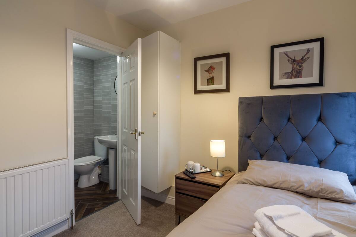 Basic Single Room | WiFi (free), bed sheets