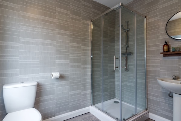 Family Room | Free WiFi, bed sheets - Waves Hotel (Skegness)
