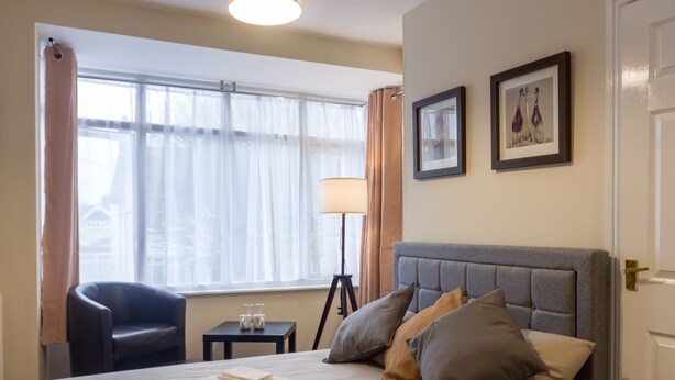 WiFi (free), bed sheets - Waves Hotel (Skegness)