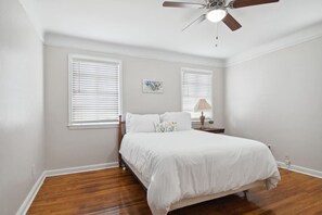 3 bedrooms, desk, iron/ironing board, free WiFi