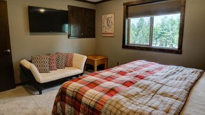 3 bedrooms, WiFi, bed sheets - Cozy home near the Deer shuttle stop (Angel Fire)