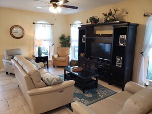 Smart TV, stereo - Perfect Beach Home for Families with Private Beach (Miramar Beach)