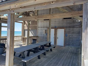 Outdoor dining - Perfect Beach Home for Families with Private Beach (Miramar Beach)