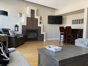 Smart TV, fireplace