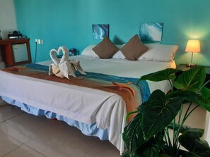 Suíte estúdio com design assinado | Cofres nos quartos, berço de viagem, Wi-Fi de cortesia, roupa de cama