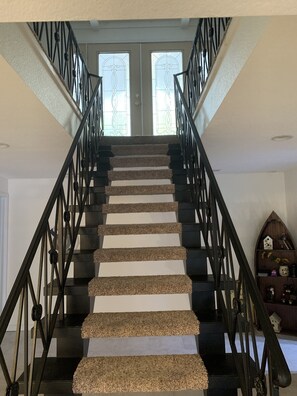 Interior - House - On quiet cove at the LAKE- Sleeps 10 - 5 BR/5BA (Camdenton)