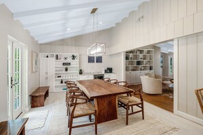 Dining - Your endless summer at Sonrisa del Sol! (Naples)