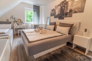 3 chambres, coffre-fort, fer et planche à repasser, lit de bébé portatif