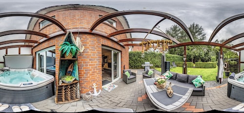 Ferienhaus/Ferienwohnung mit Whirlpool