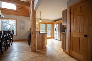 Fridge, microwave, oven, stovetop - Royal Straight Cabin (Lead)