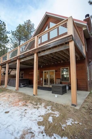 Exterior - Royal Straight Cabin (Lead)