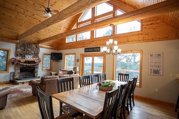 Dining - Royal Straight Cabin (Lead)