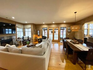 Smart TV, fireplace, table tennis - Waterfront lake house with panoramic views on Smith Lake (Crane Hill)