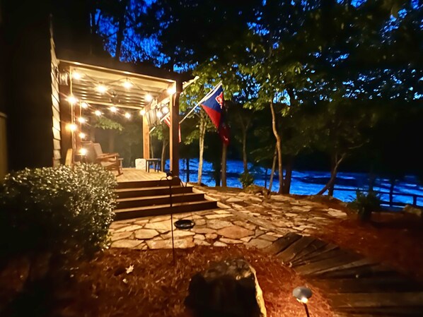 Terrace/patio - Waterfront lake house with panoramic views on Smith Lake (Crane Hill)