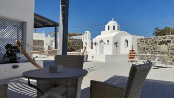 Premium bedding, pillow-top beds, in-room safe, laptop workspace